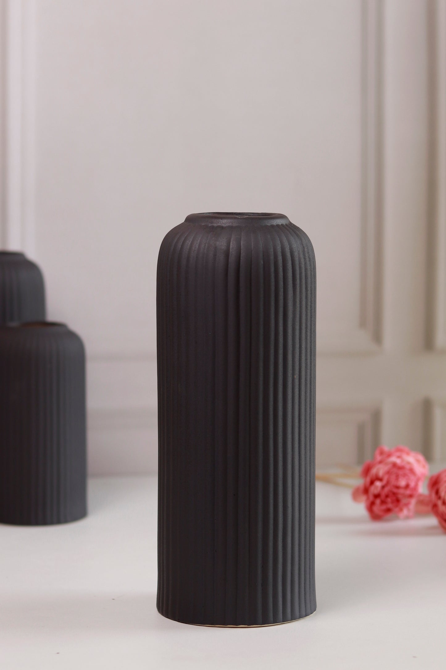 Ribbed Vase- Black
