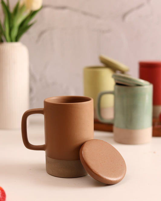 Caramel Crest Ceramic Coffee Mug with Lid