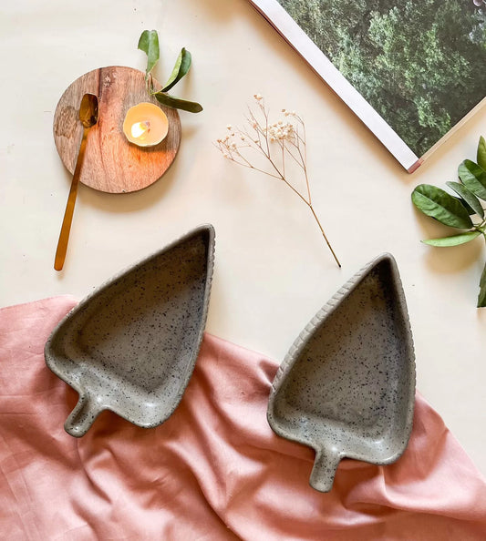 Earthy Triangle Platter with Handle (Grey)