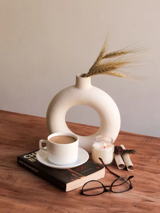 Donut vase (white)