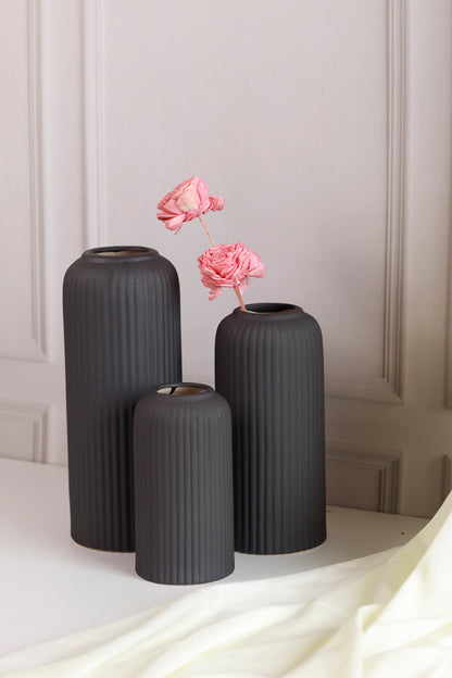 Ribbed Vase- Black