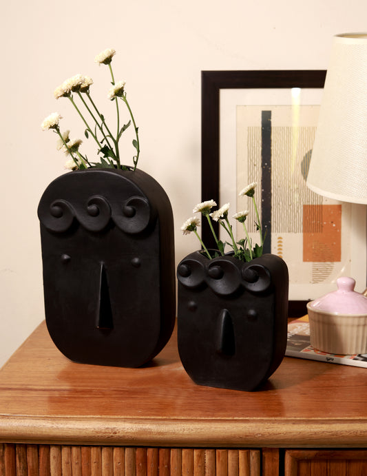 Swirl Head Vase- Black