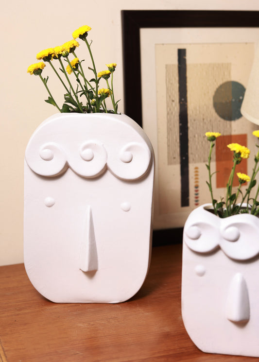 Swirl Head Vase- White