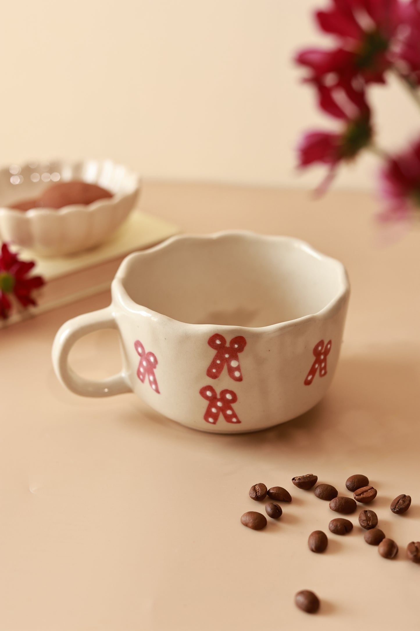 Curvy Bow Mug