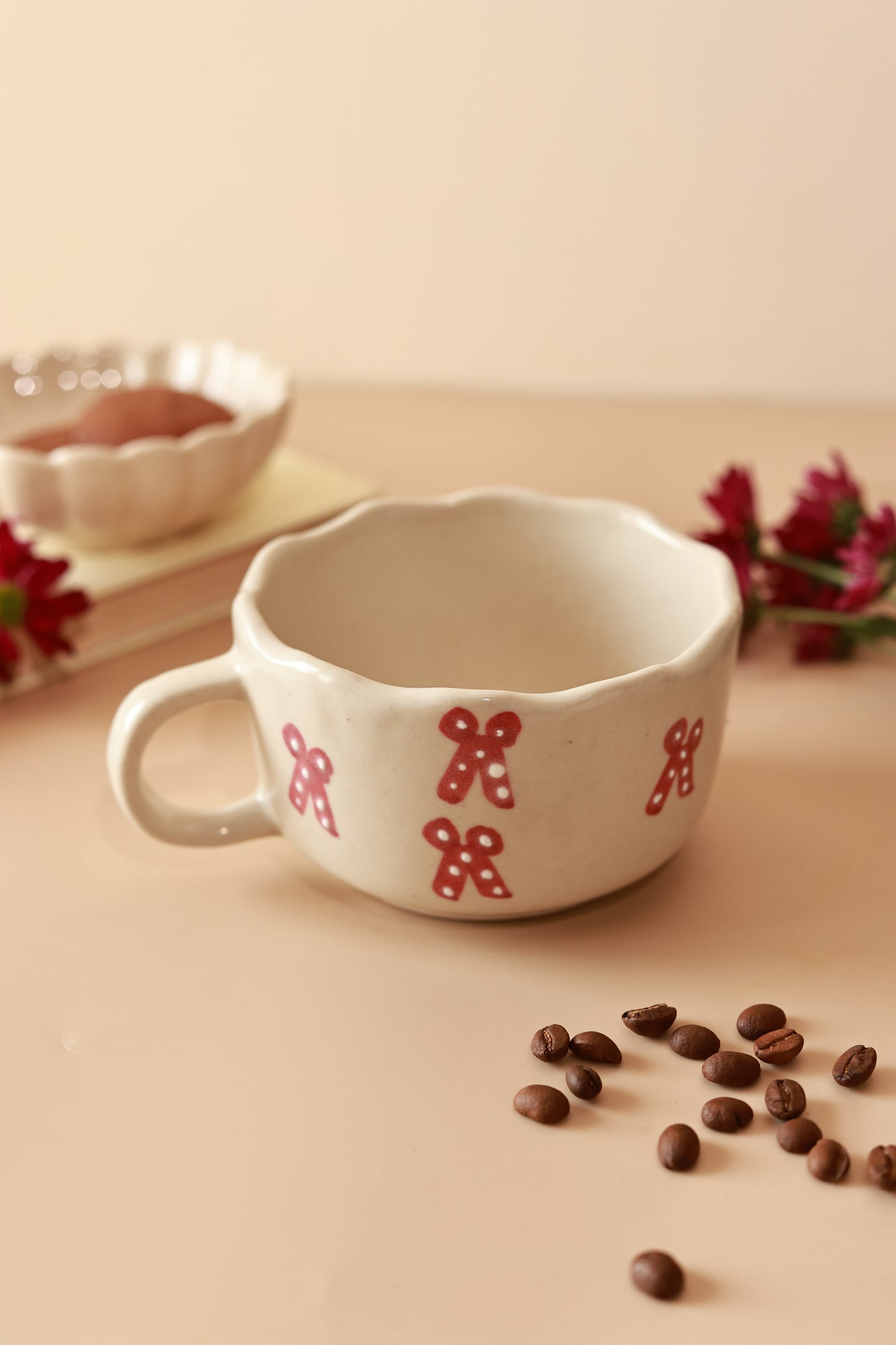 Curvy Bow Mug