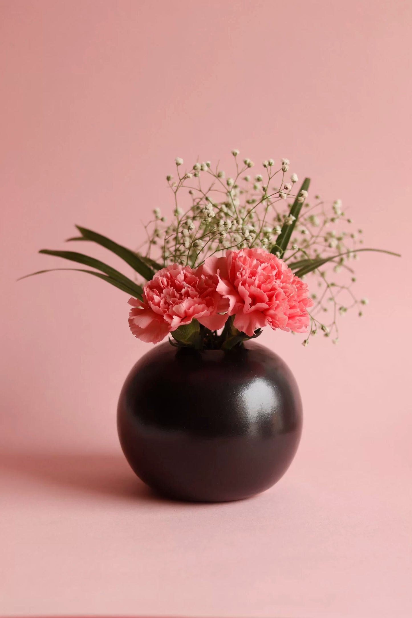 Ceramic Round Bomb Vase (Black)